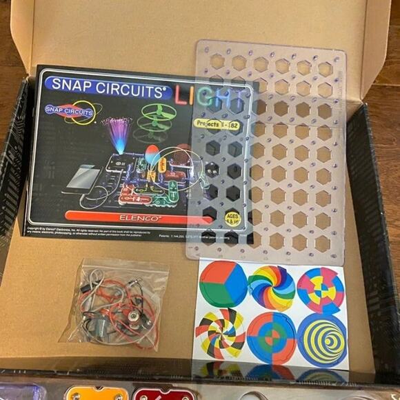 Snap Circuits Light Project Kit - Picture 3 of 6